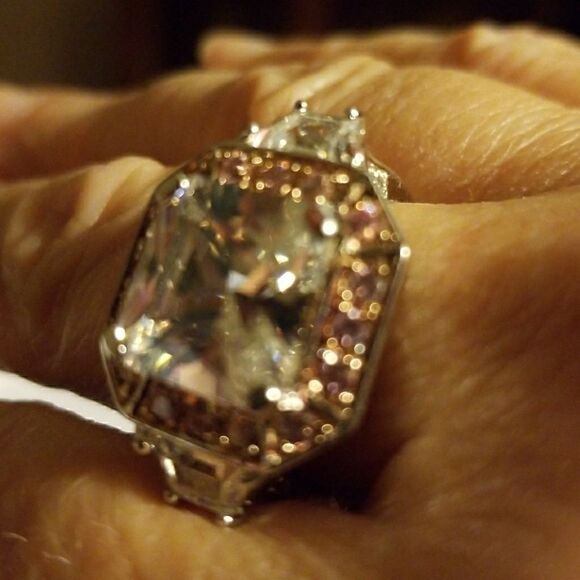 SHOW STOPPER!!!HEIRLOOM RING WITH AAA QUALITY CZS - Picture 8 of 8